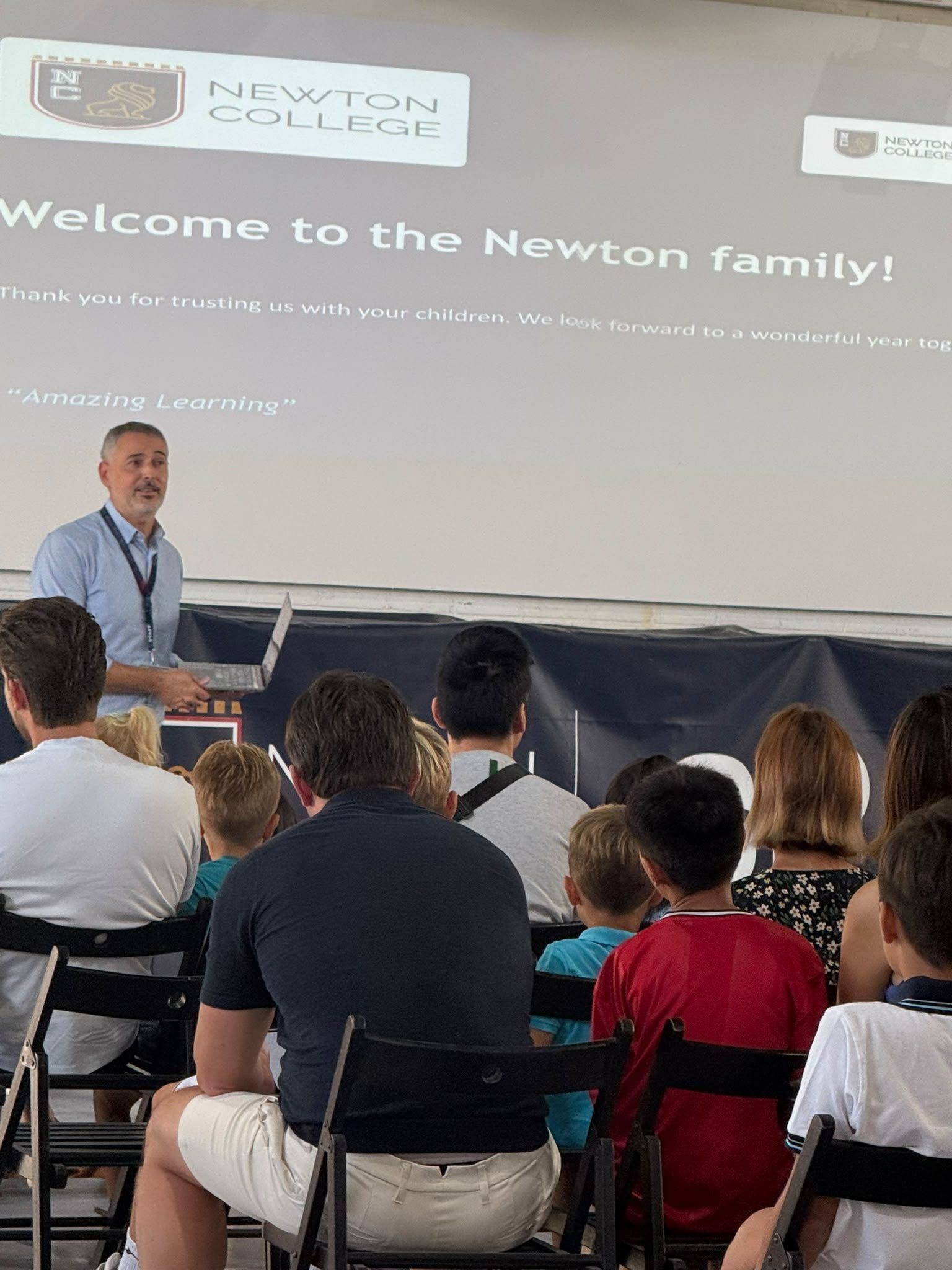 Discursul directorului Colegiului Newton - Welcome to the Newton family